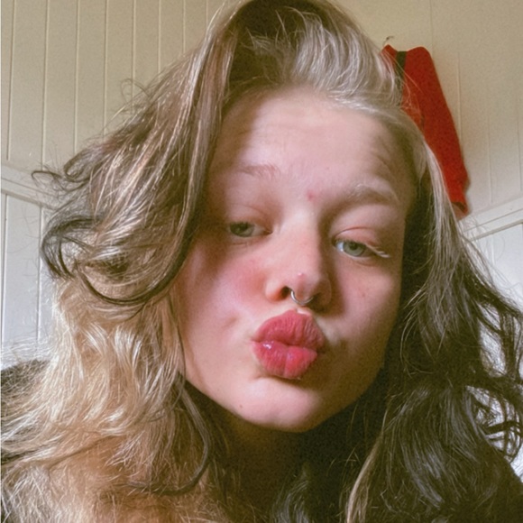 Meet your Posher, Hayley - Picture 1 of 1